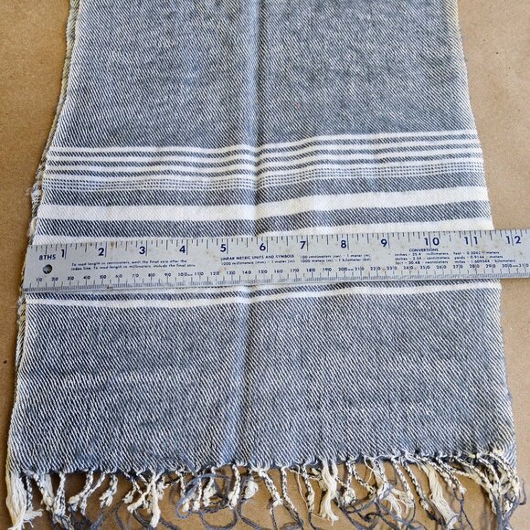 Black women's winter gloves & white/grey muffler - Picture 6 of 6